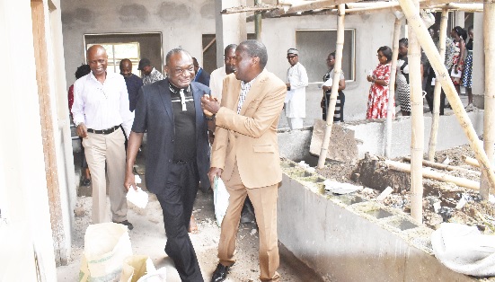 VC Reads Riot Act To Contractors