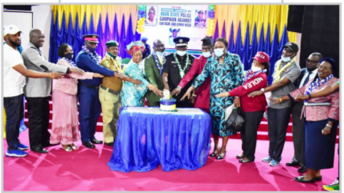Vice-Chancellor, Prof. Kolawole Salako (7th Left); Commissioner of Police, Ogun
State, CP Edward Ajogun (7th Right); and eminent personalities cutting the cake to
mark the launching.