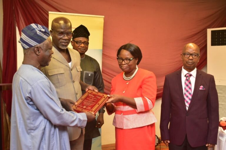FUNAAB VC Bags Outstanding Personality of The Year Award￼ 