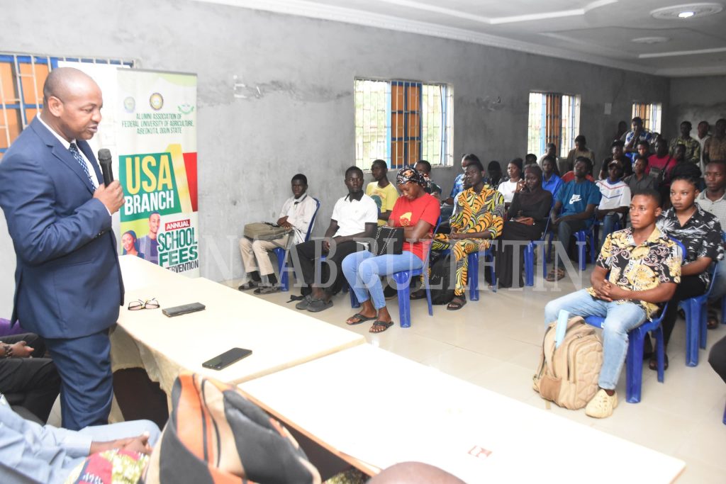 Representative of the Vice-Chancellor and the Deputy Vice-Chancellor, Development, Prof. Olawale Dairo admonishing the beneficiaries at the event Credit: Gbolahan Lawal
