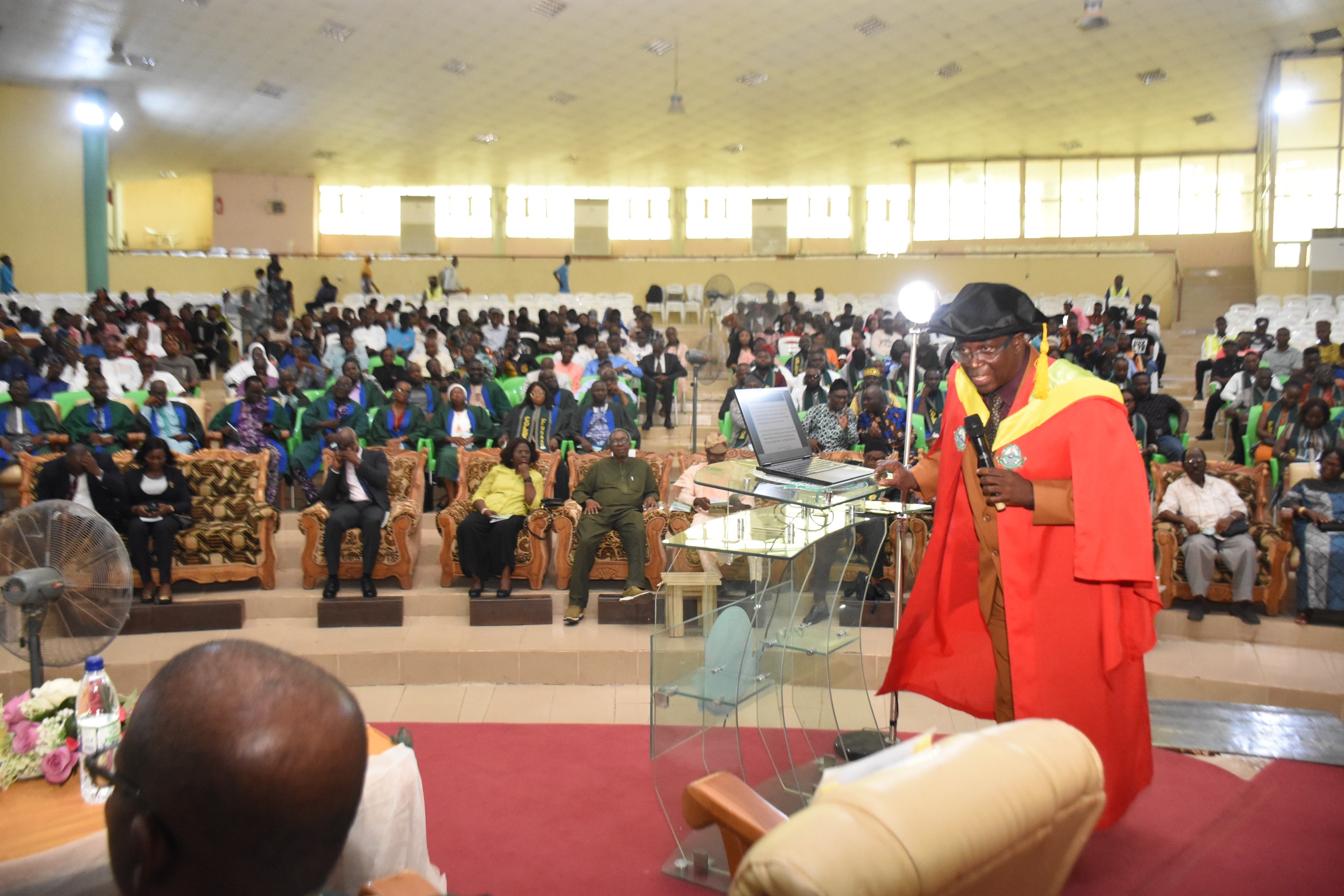 FUNAAB’s 113th Inaugural Lecturer, Prof. Sam Olufemi Sam-Wobo taking a bow in reverence to the Vice-Chancellor, while delivering his Lecture Credit: Gbolahan Lawal